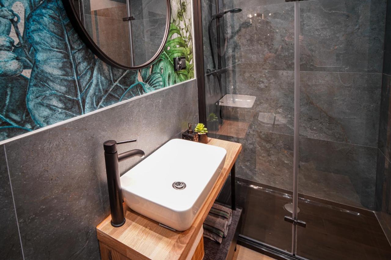 Apartament Z Jacuzzi W Centrum Sanoka Eksteriør bilde